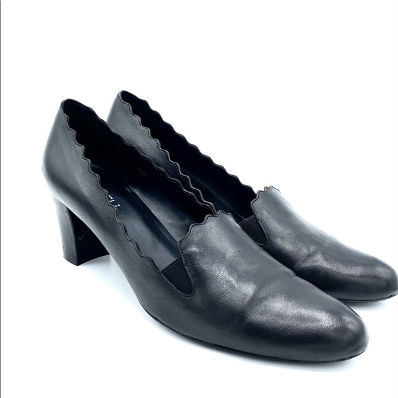 Vaneli - Scalloped Topline Leather Pumps - Picture 2 of 6